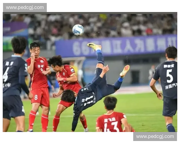 足球比赛复盘：全面解析精彩瞬间与战术变化的背后故事